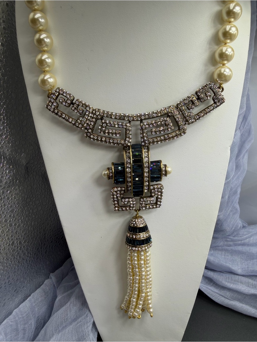 ⬇️⬇️ Heidi Daus Pearl Statement Necklace with Sapphire Accents #43sn